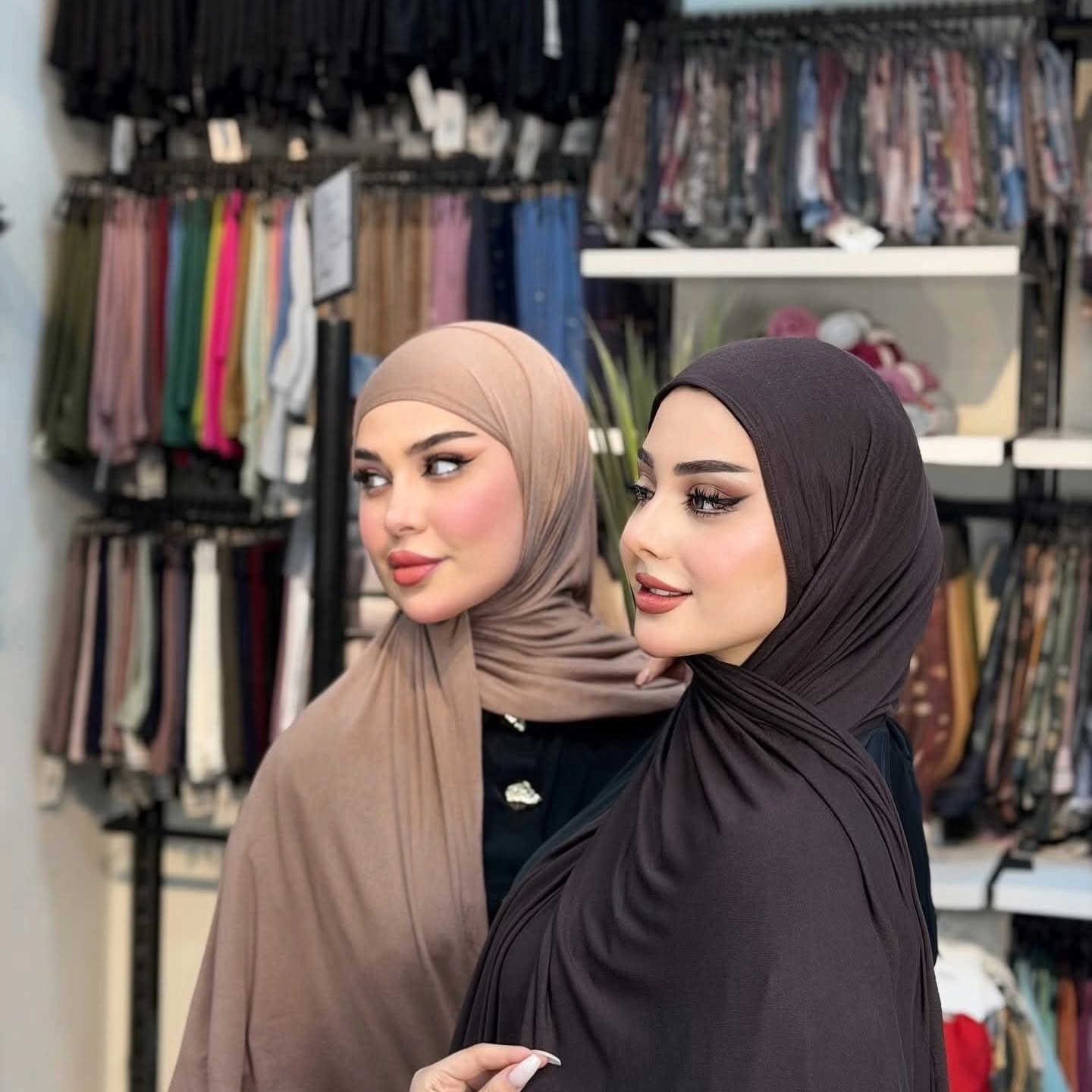 #حجابات_ماركة_عنوان_الاناقه🌸
لأن الشال مو مجرد قطعة… هو لمسة أناقة تكمل إطلالتك 💕
ألوان عصرية، خامات ناعمة، وتنسيقات تناسب كل الأذواق
اختاري شالك اليوم وخلي ستايلك يحچي عنك 💗💗
  دلاليد 🤎💜🩵💙
___________________________

‎زورونا  في موقعنا الكائن 👇👇👇
‎الانبار_هيت_حي الجمعية _ مقابل مدرسه الصمد

#للحجز_السريع_واتساب ***********

صفحتنا عبر الانستغرام

Marka_shal
‎يتوفر خدمه توصيل لكافه انحاء العراق 🚙🚕🚗
