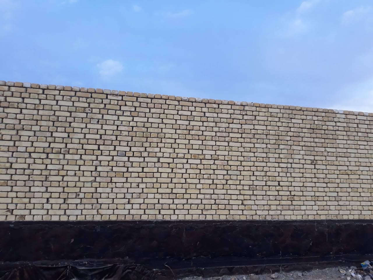 بيت هيكل للبيع بالصخيين نزله علي الأكبر مساحة ٢٠٠ بيت قريب على الشارع خارطة مهندس علي النداف صب بنيان حديث موقع حلو كافة الخدمات موجوده 
***********
