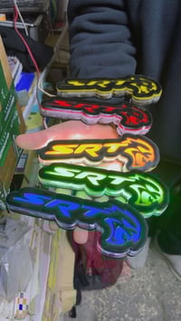 🔴علامة شباك ضوئية 🔴 ◾️بشكلين  : باتمان + SRT  ◾️ متوفرة بعدة ألوان ممي...