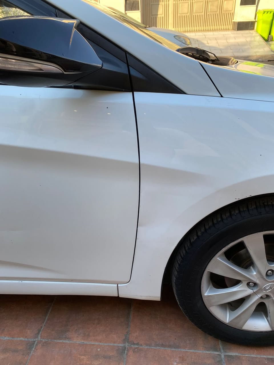 السلام عليكم 
اكسنت 2012 خليجي مال شركة تجي مواصفات عادية ماشية 192 الف كيلو سيارة جاهزة من كلشي رقمهة بغداد الجديد باسمي سعرهة 90 ورقة وبيهة مجال 
*********** محمد
