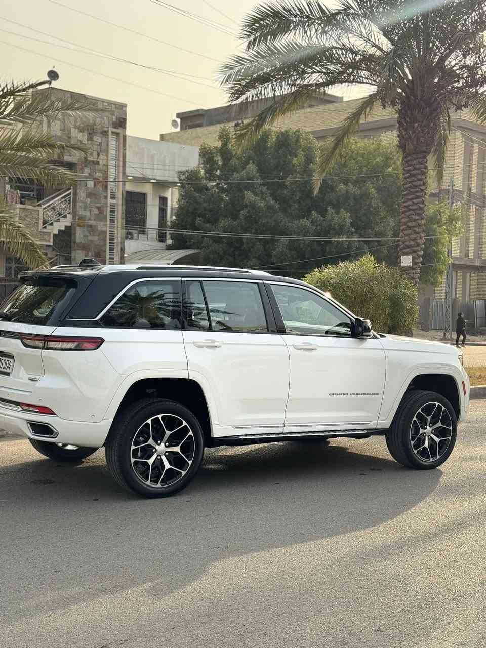 جيب سومت 2024 ( خـليـجـي )
فول فول مواصفات فورويل بانوراما 
تغليف ppf 

الموديل : 2024 . (خليجي) .
المحرك : V6. 3.6L .
العداد : 12 الف 
موصفات:
رباعي 4x4
﻿﻿نظام تعليق هوائي (جكات).
﻿﻿قيادة ذاتية عند المنعطفات.
﻿﻿رادار امامي مع مانع تصادم .
﻿﻿نظام الرؤية الليلية.
﻿﻿تحذير الخروج عن المسار .
﻿﻿مستشعر نوم السائق مع نظام التوقف الآلي
﻿﻿تحذير النقطة عمياء ٥ .
﻿﻿نظام تحذير عند التقاطعات.
﻿﻿نظام تحذير عند تجاوز السرعة المحددة.
﻿﻿نظام عرض المعلومات على الزجاج الامامي (HEAD UP
(DISPLAY
﻿﻿نظام تقليل الضجيح داخل المقصورة.
﻿﻿إنارة محيطية.
﻿﻿شاحن موبايل وايرلس.
﻿﻿تعديل وضعيات مقود السائق كهربائيا.
﻿﻿مرايا تعتيم ذاتي.
﻿﻿المرايا الجانبية قابلة للطي كهربائيا
مرايا الجانبية فاد
ظام الصوت من ماكنتوش مع 19 سماعة.
ويل قياس 21 انج .
* سقف بانوراما .
﻿﻿شاشه كبيرة 10.1 انج .
﻿﻿شاشة للراكب الأمامي .
﻿﻿نظام الخرائط (GPS) .
﻿﻿عرض خرائط الطريق على لوحة القيادة.
﻿﻿لوحة القيادة بقياس 12 أنج.
﻿﻿4 كاميرات خارجية مع بخاخات ماء للتنظيف.
﻿كاميرا للمرأة الداخلية.
﻿﻿تصوير حراري ليلي .
﻿﻿المصابيح الأمامية زنون .
﻿﻿كشافات الضباب زنون .
﻿﻿دخول ذكي.
﻿﻿بصمة على 5 ابواب للدخول الذكي.
﻿﻿تشغيل عن بعد .
﻿﻿الصندوق الخلفيي كهربائي .
﻿﻿فتح الصندوق الخلفي مع حركة القدم.
أقل
دوسات جانبية

﻿﻿اضافات من الخشب الطبيعي للمقصورة الداخلية.
﻿﻿ذاكرة لحفظ وضعيات الجلوس للمقاعد الأمامية
﻿﻿مساج للمقاعد الامامية .
﻿﻿المقاعد الأمامية كهربائية .
﻿﻿المقاعد الأمامية تبريد وتدفئة .
﻿﻿المقاعد الخلفية تدفئة وتبريد .
﻿﻿ستائر للشبابيك الخلفية.
﻿﻿انارة داخلية LED متعددة الالوان .
﻿﻿حساسات امامية وخلفية .
﻿﻿5 راكب .
﻿﻿مكيف خلفي مع وحدة تحكم منفصلة .
﻿﻿تدفئة مقود القيادة.
﻿﻿مانع تصادم خلفي .
﻿﻿بلوتوث تلفون .
﻿﻿محدد سرعة .
﻿﻿نظام التشغيل والاطفاء الاوتوماتيكي
5 راكب .
﻿﻿مكيف خلفي مع وحدة تحكم منفصلة .
﻿﻿تدفئة مقود القيادة.
﻿﻿مانع تصادم خلفي .
﻿﻿بلوتوث تلفون .
﻿﻿محدد سرعة .
﻿﻿نظام التشغيل والاطفاء الاوتوماتيكي .
﻿﻿نظام بريك اوتماتيكي
شركة هارلم للوكالات
مكان بغداد _سيديه
للأستفسار ***********
