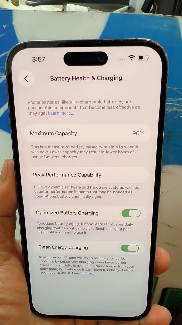 السلام عليكم 
ايفون 📲 14 برو ماكس 
لون  بنفسجي مميز 
بطاريه 🔋90
ذاكره 256
شرق اوسط عربي 
نموذج M
جهاز اخو الجديد 
مكفول كفاله عامه من فتح وتصليح 
هديه  لزكه  + فلاتر سماعه 
السعر / 840 وبي مجال بسيط حك جيه
العنوان / الدوره شارع الصحه 
للتواصل / ***********
