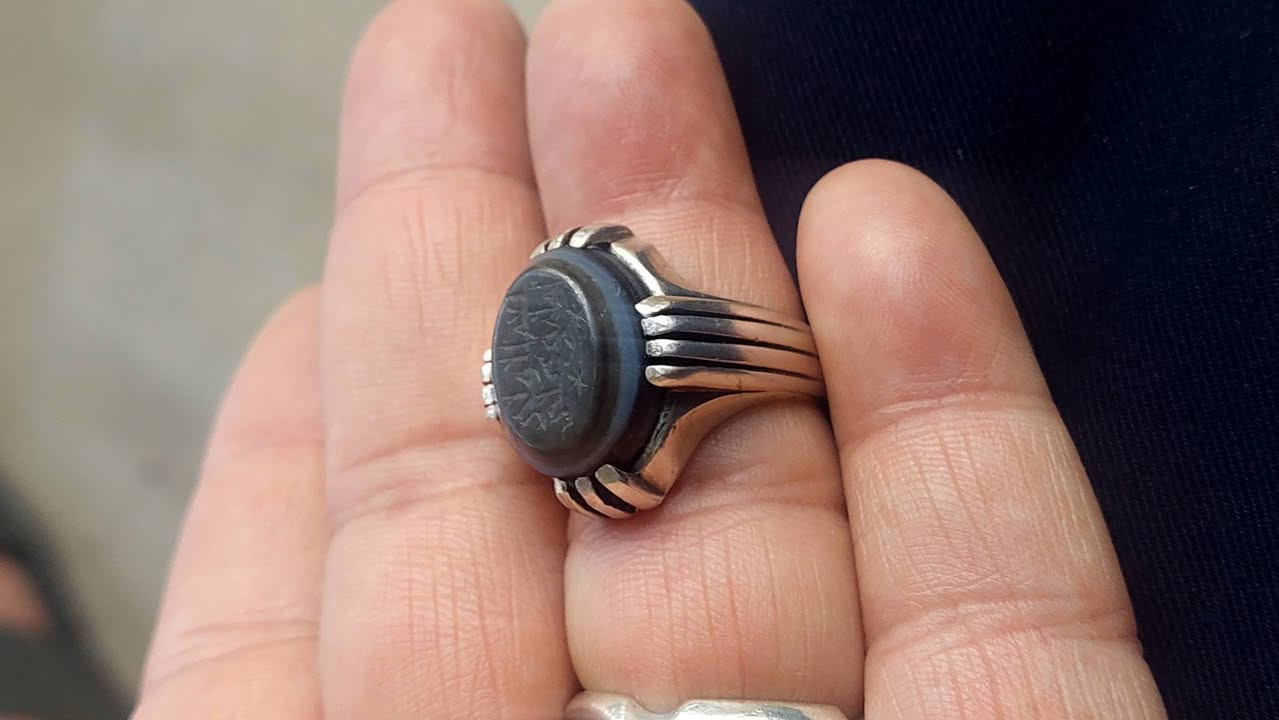 جزع بقري قديم صياغه يدويه ثقيله السعر ١٠٠ الف
***********
