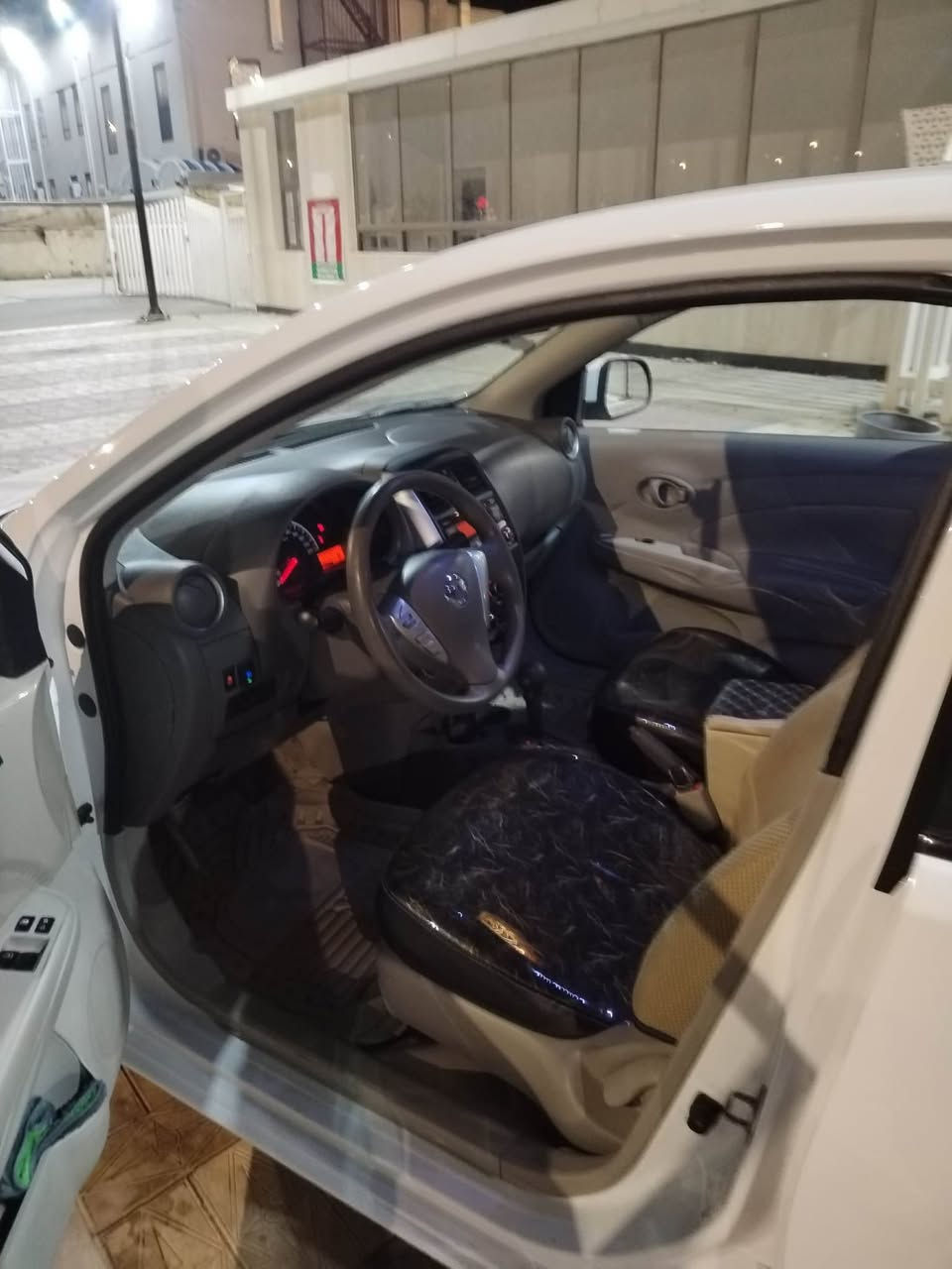 السلام عليكم نيسان صني للبيع موديل2021رقم ذي قار معوقين سياره كفاله عامه بيه فقط بارد خشم جاملغ عكس سايق سياره جاهزه مكينه كير تبريد كله مكفول دوشمه جديده شاشه كامره  السعر 107 وبيه مجال مكاني ناصريه مركز
 للستفسار اتصال برقم *********** ناصرية, ذي قار

