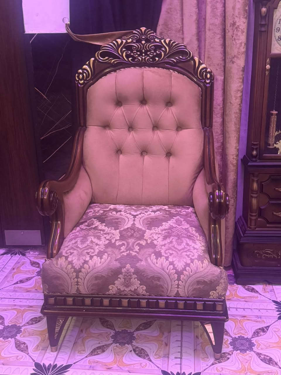 تخم عشره مقعد بعده تكمه كلش نضيف ستخدام ٥ اشهر فقط ماخذي مليون ونص  للبيع هسه 800 ***********عنوان بغداد الغدير
