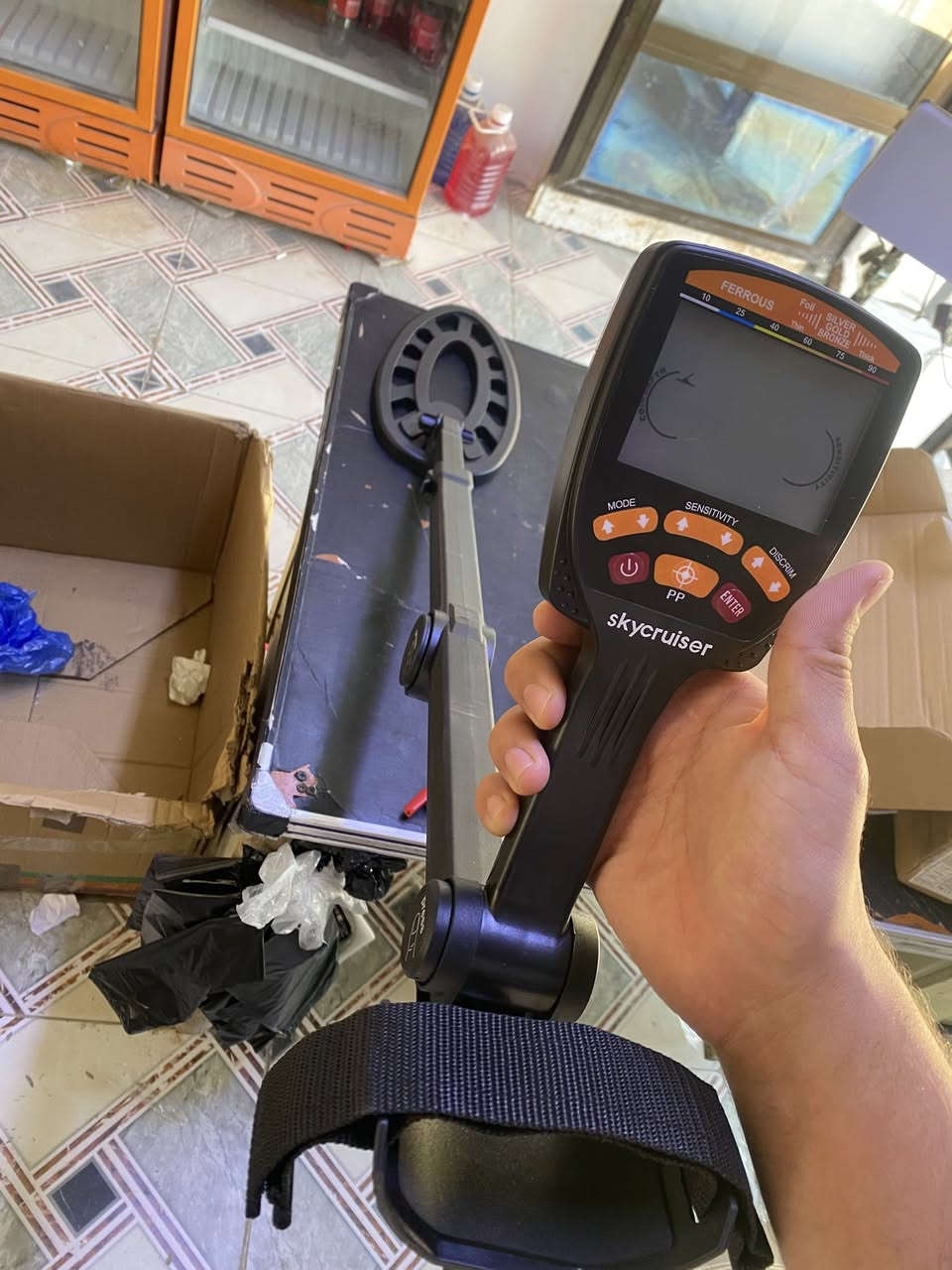 سلام عليكم                      اعلى سعر اييع توصيل جميع المحافظات متوفر
ا المنتج هو جهاز للكشف عن المعادن والذهب من العلامة التجارية Skycruiser. 
النوع: جهاز كشف المعادن تحت الأرض.
الوظائف: يتميز بالتعرف الذكي على الذهب والفضة والنحاس والحديد.
المميزات: يحتوي على شاشة LCD، خاصية التمييز بين المعادن، وتحديد دقيق للهدف.
الاستخدام: مثالي للبحث عن العملات المعدنية والآثار والمجوهرات.


**إذا كنت صاحب هذا الإعلان وتريد حذفه لأي سبب، رجاءا أرسل رسالة إلى الدعم الفني**