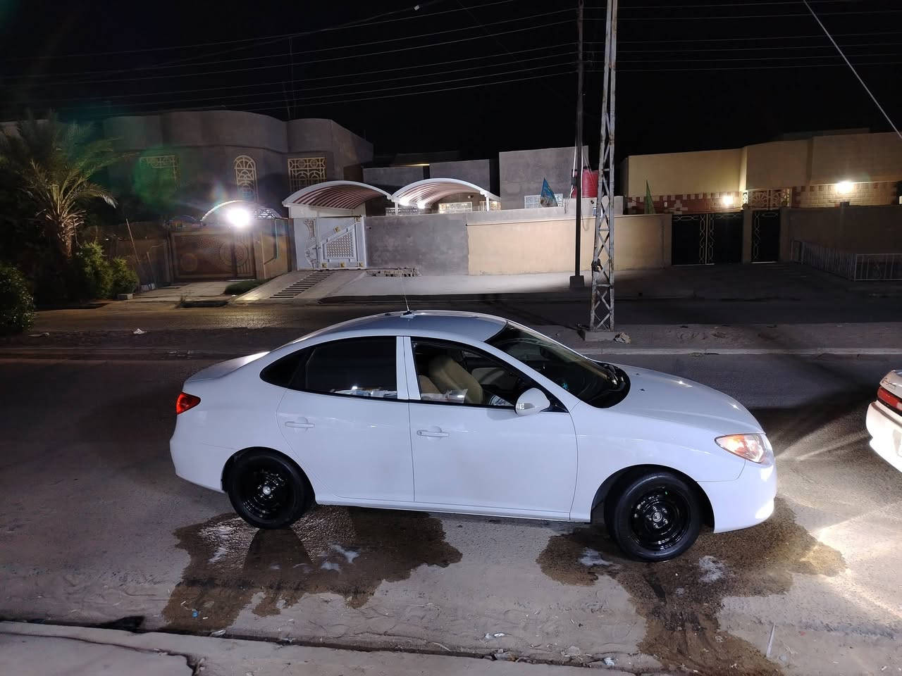 السلام عليكم شباب سياره للبيع حلوه وجاهزه تخوم تاير جديد الشراي نتصل البارحه  كلش كلش حلوه 2011 عنوان خور الزبير بصره  ***********
