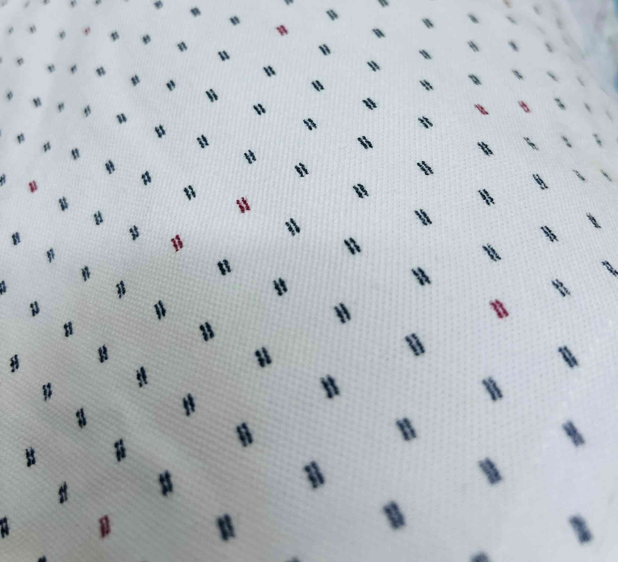 Zara; Made in Portugal 🇵🇹
زارا بُرتغالي، قُطن 100% خام بارد... ياخه دزاين مَغربي.
القياس/ يلبّس سمول
عُرض الصدر 48 _ الطول 68 .


**إذا كنت صاحب هذا الإعلان وتريد حذفه لأي سبب، رجاءا أرسل رسالة إلى الدعم الفني**