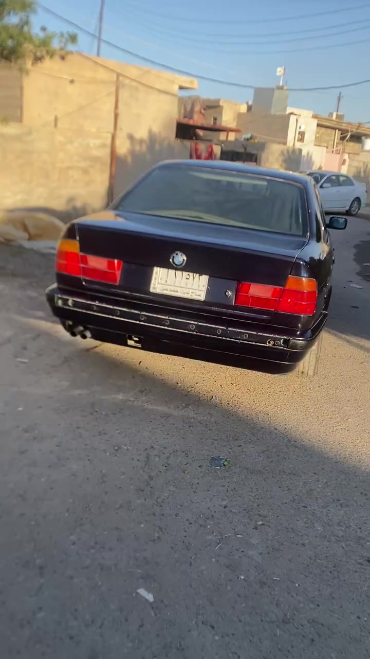 السلام عليكم 
525 اصل مسكر مديل 91 جاهزه من كلشي تبريد ثلج 
صدر امام خلفي جدد اكسل جديد محرك لاتبخير ولاتنقيص 
ملاحضه فقط تحول لا وكاله ولا مكاتبه السياره بالواقع احلى بهواي صبغ جديد مرتبه السياره السعر 45 
***********
