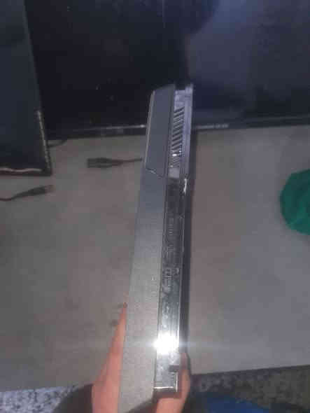 السلام عليكم 
بلي فور سلم للبيع
نظام 13:2
ذاكره 512
جهاز نظيف كلش 
ما داخل صيانه ابد 
تجي تفحص انطيك ضماد بل جهاز اي واحد يملك مفتوح اخذه بلاش
جهاز كامل ملحقاته 
كيبل شحن يده كيبل HD كيبل بورً
سعر راح يكون200 الف وبي مجال 
العنوان المنصور 
الرقم ***********
