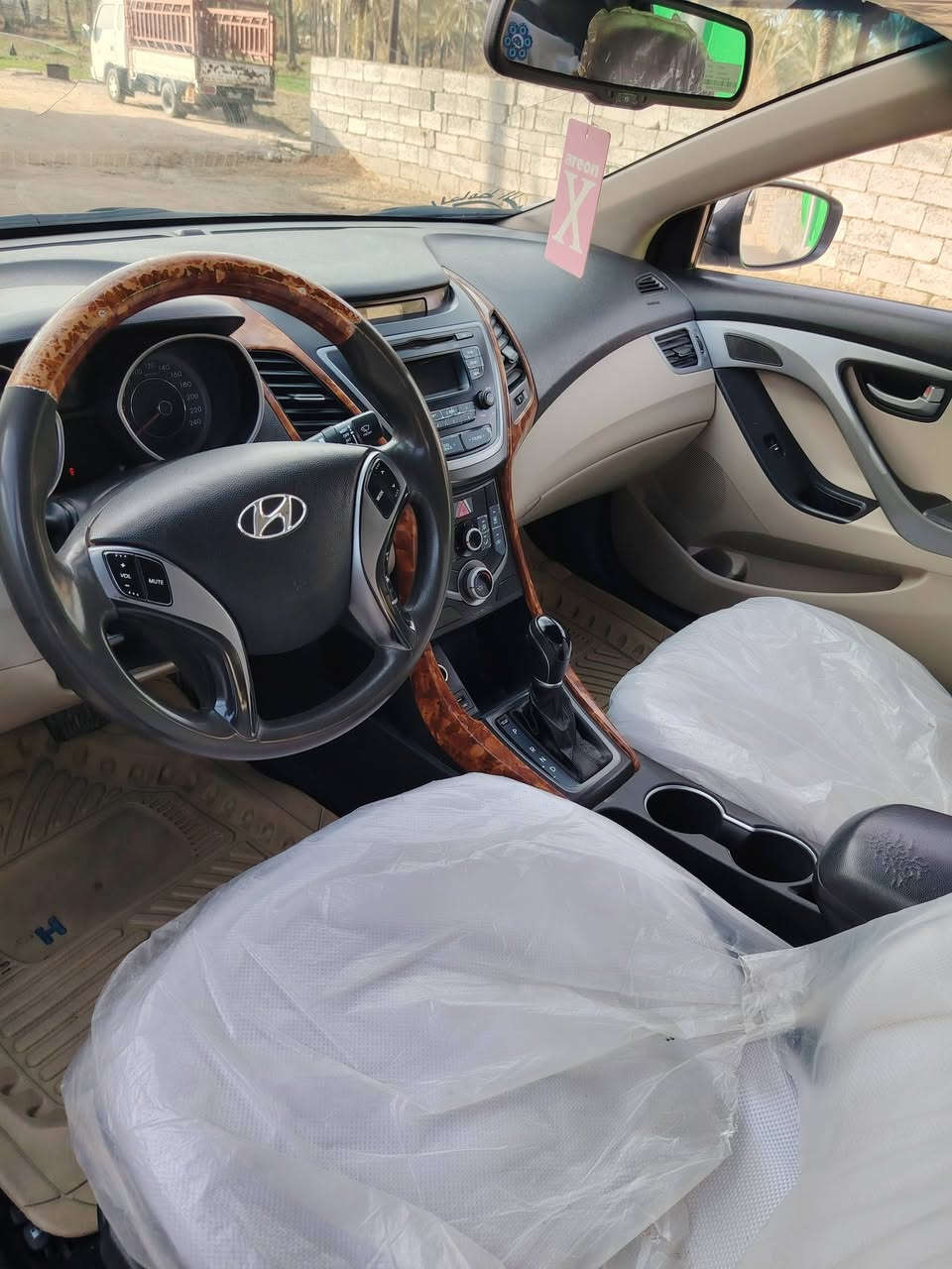 سلام عليكم النترا للبيع مديل 2016 سياره كفاله عامه عدا الدعاميات فول مواصفات مكينه ١٨٠٠ مكفوله تبريد ثلج سياره ماشيه ٢٢٠ حقيقي السعر ١٣٤ وبيها مجال للاستفسار *********** مكان السياره كوفه
