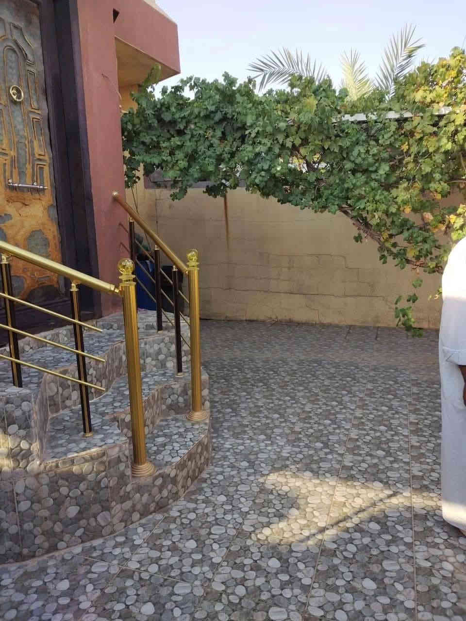 يعلن مكتب ابو يحيى لتجارة العقارات في محافظه كركوك قضاء الدبس  عن بيع بيت  في حي هواره برزه  يتكون من ٢ غرفة مع غرفة استقبال  هول مطبخ صحيات  مع وكراج سياره سقف ثانوي البيت كاشي   يبلغ مساحته  ٢٠٠   متر   السعر على الخاص  والسعر مناسب جدا   وبي مجال  كما موضح بالصور أدناه 👇👇👇👇👇 للتواصل عبر الأرقام التاليه
*********** ابو يحيى
***********
*********** يحيى الحمداني ابو عبدالله
   ( التوفيق من الله و للجميع)
ملاحظه
دوام المكتب من الساعة التاسعة صباحا لغاية الواحدة ليلا للتواصل على الأرقام المذكوره اعلاه ☝️☝️☝️☝️☝️☝️
