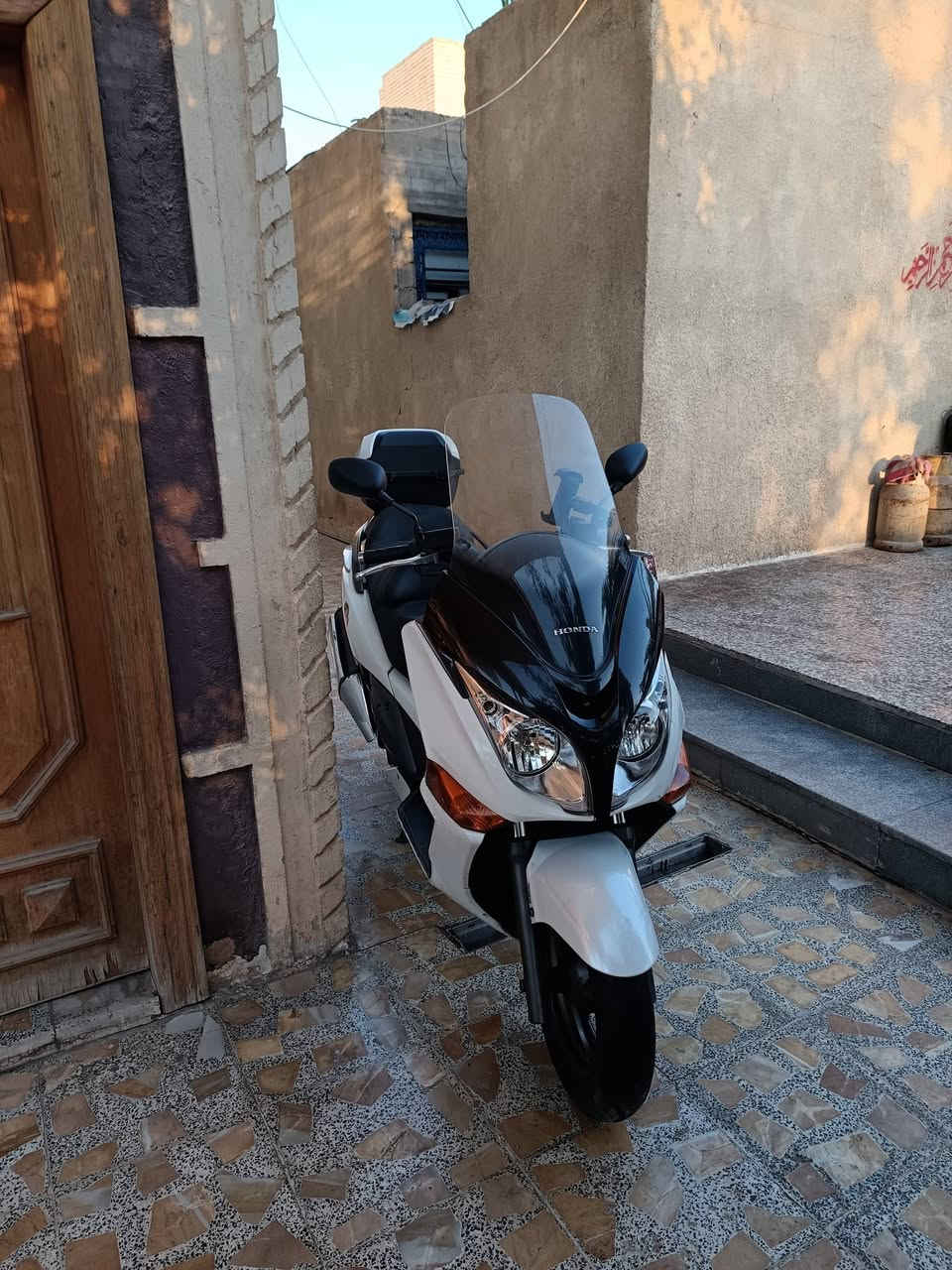 سلفر ونج GT  فول موصفات مكينه 600 اوفر سبورت جامه طويله اي بي اس علايم ذهبيه الدراجه مال جناي مكينه ناعمه صوتها مسمعه شلعه معدل فول كهربائيات كلها شغاله الدراجه مال جناي راعيها محتاج ويها جنطه اصليه الشراي يتصل *********** السعر 14ونص قفل العنوان بغداد
