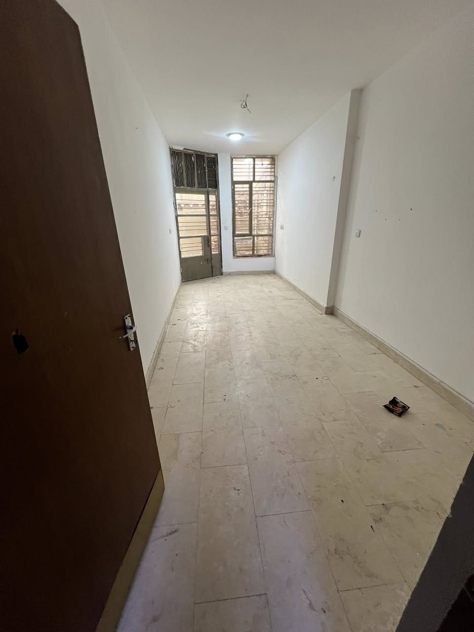 للايجار في السيدية بيت مساحته100م مدخلين
يحتوي ع كراج وصالة ومطبخ وغرفتين نوم وخدمات عدد 2  

موقع مربع شاكر العبود 

ايجاره 900 الف 

للاستفسار ***********
