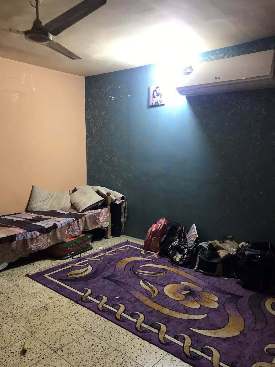 السلام عليكم دار للبيع مساحه ٢١٠م واجهه ١١م نزال ٢٠م مسلح في الكماليه شارع المصرف طابقين يحتوي على استقبال ومطبخ وصاله وغرفة نوم وخدمات والثاني غرفتين وصاله السعر ٢٢٥مليون بي مجال المراجعه مع مكتب دلالية ابو فراس العتابي *********** وابو محمد الشمري ***********🌹🌹🌹
