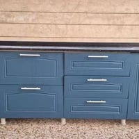 كاونتر للبيع خشب درجه اولى  سطح مرمر  الطول 3 متر والملحق ايضا 3 متر  ...