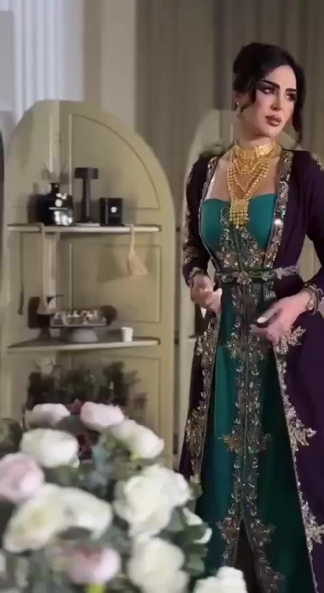 موديل جديد.😍😍😍   
قفطان ملكي – فخامة بتفاصيل راقية  
القماش :دبل ايطالي 
🔹 تصميم قطعتين (داخلي + خارجي) 
🔹 تطريز فاخر: خرز + برق + سيلان
القياسات :38 40 42 44 46 48 50   
السعر؟؟؟؟؟؟ 🤗🤗🤗
الكود  : 5812
____________________________
Yeni model 😍😍😍   
قفطان ملكي – فخامة بتفاصيل راقية  
القماش :دبل ايطالي 
🔹 تصميم قطعتين (داخلي + خارجي) 
🔹 تطريز فاخر: خرز + برق + سيلان
Beden :38 40 42 44 46 48 50   
Fiyat : ؟؟؟؟؟؟ 🤗🤗🤗
Kod : 5812


**إذا كنت صاحب هذا الإعلان وتريد حذفه لأي سبب، رجاءا أرسل رسالة إلى الدعم الفني**