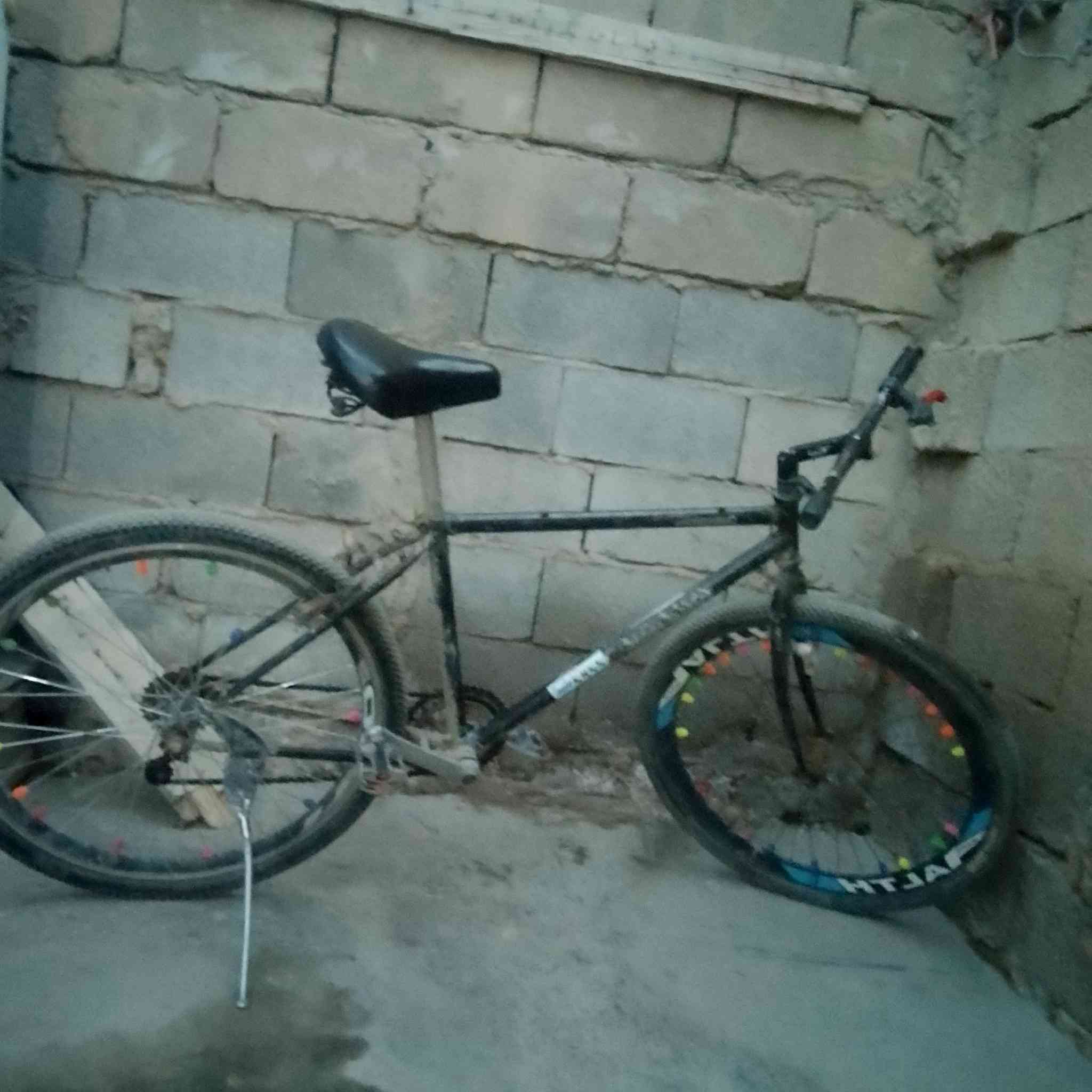 سلام عليكم شباب بايسكل البيع السعر 40وبي مجال الهاتف ***********
