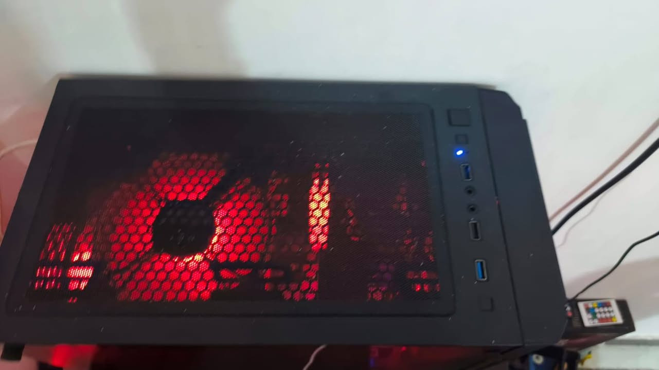 سلام عليكم كيس فارغ معه خمس مراوح ARGB الكيس نضيفه جدا وحجمها ATX سعر الكيس 70 مع التوصيل ومتوفر 4 مراوح من ماركه جلاكس RGB 120mm سعر الكت 35 مع التوصيل


**إذا كنت صاحب هذا الإعلان وتريد حذفه لأي سبب، رجاءا أرسل رسالة إلى الدعم الفني**