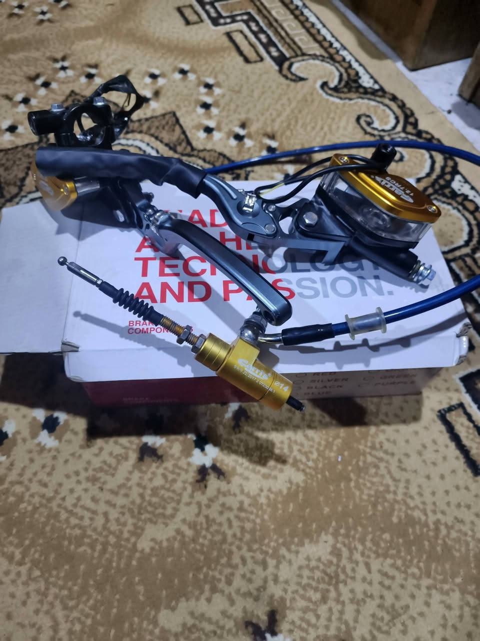 للبيع عنبار الكلج جديد ما مستخدم زوج يدات كامل السعر أربعين ***********
