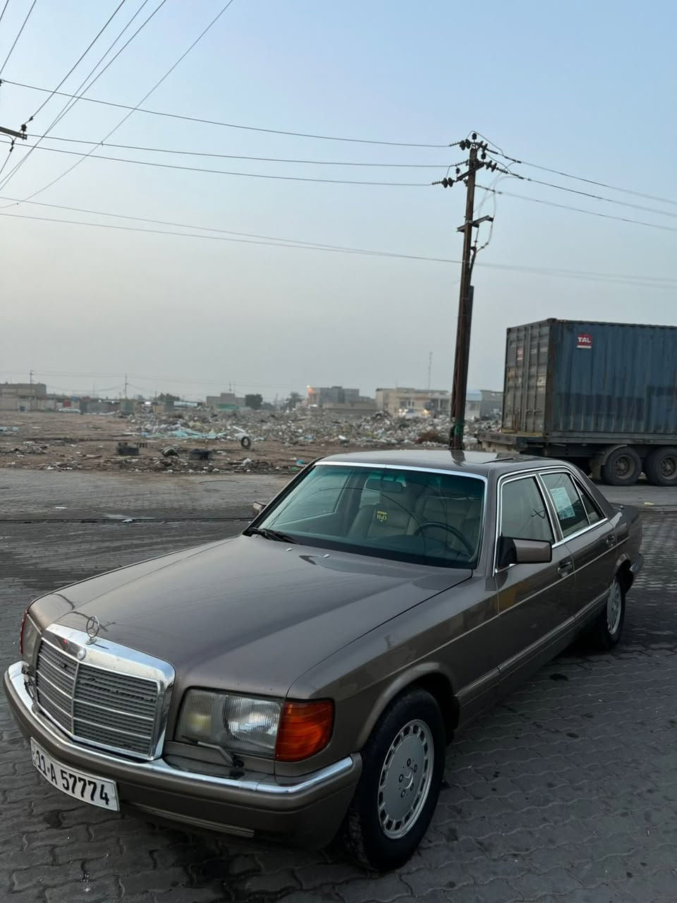 السلام عليكم للبيع مارسيدس جانبو باب قصير موديل 1988 رقم بغداد مميز مصبوغه عام جماليه فقط لا ظربه ولا تبديل محرك كير حداده تخم تاير منضومة بانزين توني مسويها سياره ما ناقصها شي راعيها موجود يمي سعر 100 وبيها مجال بسيط عنواني بصره زبير ***********
