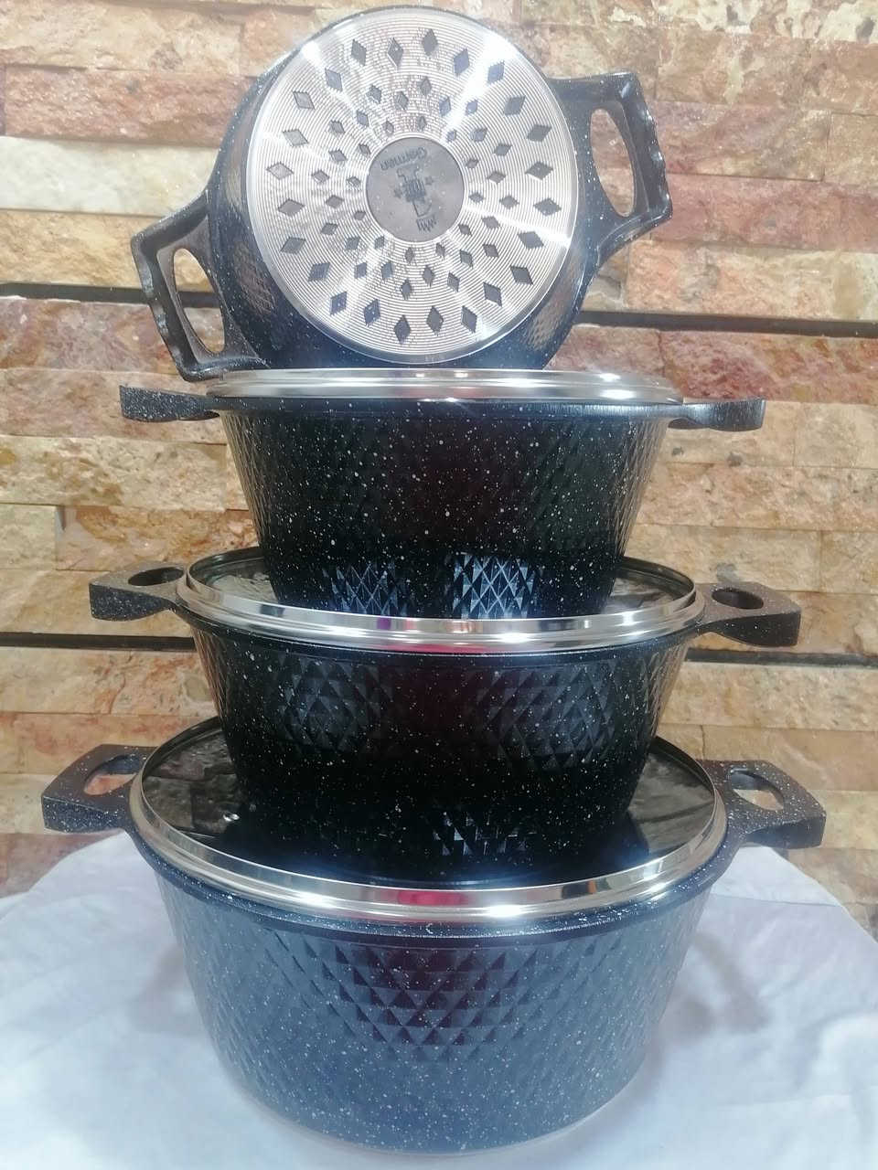 سيت گدور متوفر باللون الاسود  🖤🖤🖤
متكون من اربعه قطع 32-28-24-20
بالحقيقه احلى 😍 زيتي من الداخل والخارج 
قاعده ليزريه 💥 ضد الحرق والألتصاق 

#توصيل #مجاااااني 

للحجز والاستفسار مراسله الصفحه


**إذا كنت صاحب هذا الإعلان وتريد حذفه لأي سبب، رجاءا أرسل رسالة إلى الدعم الفني**