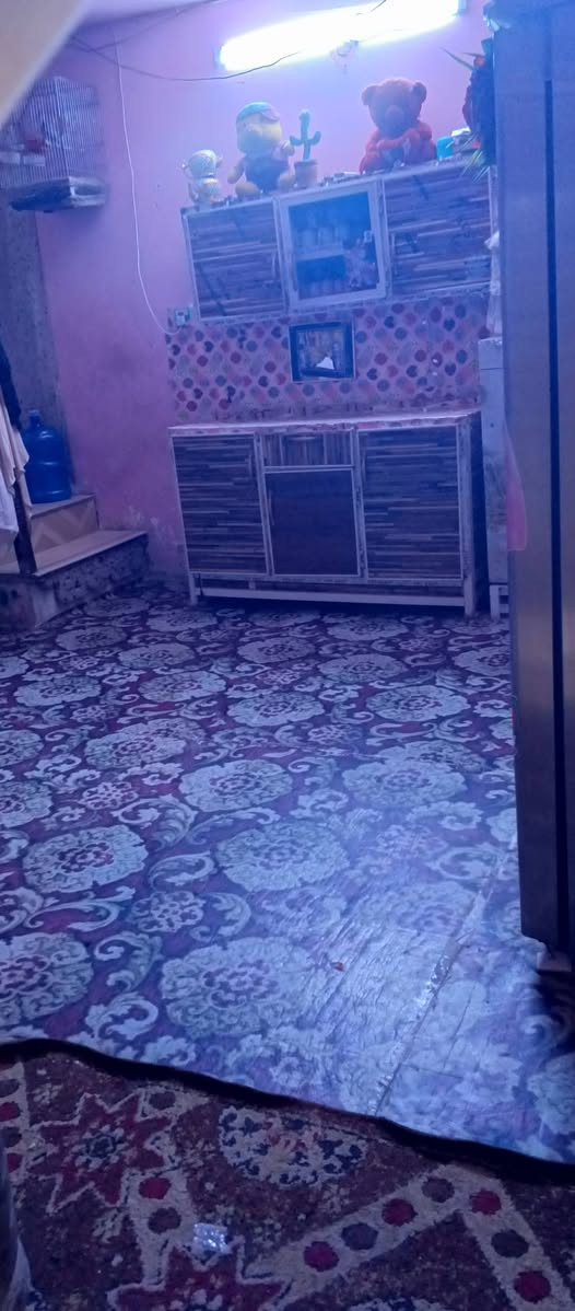 السلام عليكم بيت للبيع أو مراوس بيت أكبر المساحه 80 م علمن البيت ممر طابقين طابو صرف منطقة الاكرمين جوه مطبخ وستقبال اوفوك غرفتين قرب شارع ميزانيه رائد او الشارعين الي يودن على مستشفى طيبه عرض الشارع 15م بيع او مراوس بيت أكبر 150 او 200 وانطي فرق *********** بي واتساب
