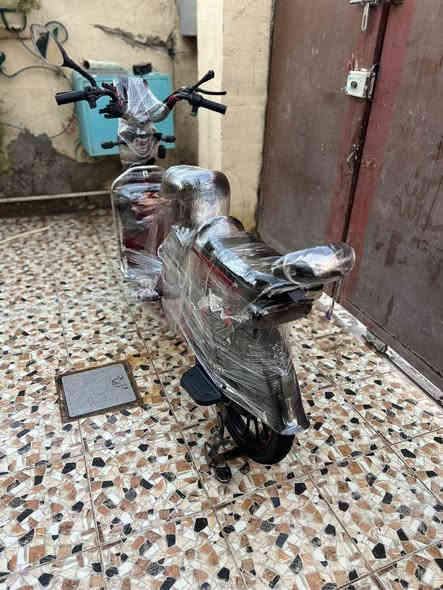 سلام عليكم
دراجه شحن HIS
لون احمر 
موديل 2024
بدلتله بطاريات قبل شهر واحد
دراجه نظيفه كلش 
بيها نقوصات مثل المرايه اليمنه يمكن بلفين
وجكمجه مابداتها
وسبرنك مال ستاند 
الباقي كله سليم
مكاني ديالى الحديد حي الاملاك 
السعر 240 وبيها مجال حك الجيه  
مستعجل عله بيعته كلش
رقمي ***********
