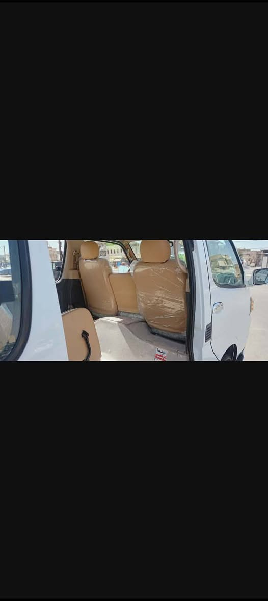 السلام عليكم سيارة H1 مصفرة موديلة2014 مكينه كير أكسن خير من الله بيها صبغ مكانات دوشمه جديدة تحويل ثاني يوم السعر 90 ورقه رقم الهاتف ***********
