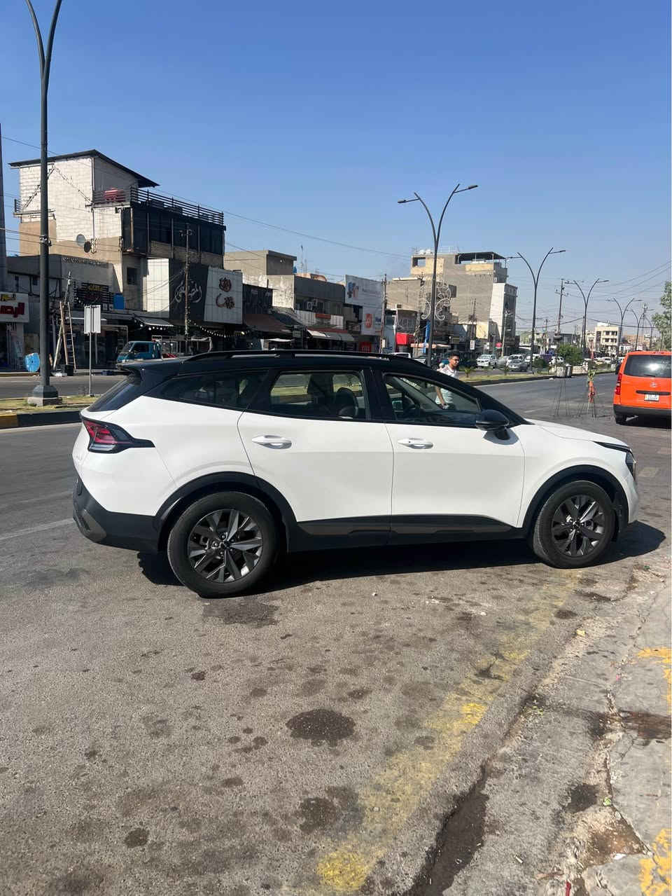 السلام عليكم 
سبورتج خليجي 2022 هايبرد بانزين 
مواصفات V Vip 
مواصفات خاصه جدا 

بصمه   بانوراما  توكلر سقف اسود   داخل جلد ابيض  كراسي كهرباء   كراسي حار بارد   صندوك بصمه   دبل جام عزل تام   5 كامرات   لايت فول زنون  رادارات   ترحيب   كير ماوس  ويل كب بلاك
كامرات مع الاشارة بالدشبول  ثيمات متغيره  

مكان السياره صليخ ال 600 
السيارة بأسمي 
استفسار واتساب او اتصال
*********** بغداد, العراق
