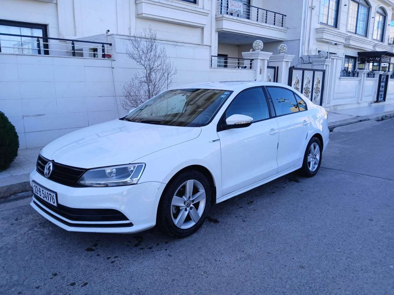 جیتا ٢٠١٦ خەلیجی مەکینە ٢.٠ بێ تۆربۆ مەرغوب 
نیو چاملخی هەیە لە ڕسمەکە دیارە بێ ژۆرێ بێ ئێڕباگ کارتەکی گچکەش لە دەرکەی پشتەوە لای سایەق لەگەل کەمەک دۆسەکانی سبوغە 
١٣٢ هەزار ڕۆیشتیە 
تەحویل گێڕ مەکینە بە شەرت
سەنەوی ٢٠٢٧/٨ 
113$ مەجال
0750 684 1999 أربيل, العراق
