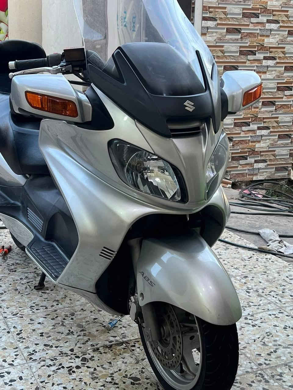 سلام عليكم
سكاي ويف ٦٥٠ 

دراجة بلادي مال رمبة

كهرباء كلها شغالة

محرك طيارة😅

فرامل ABS

بوار مود شغال

كير اوتو +تيبيترونك

مكفولة كفالة عامة

بنزين محسن +دهن ممتاز

مرايات كهرباء

نظام ضؤء اوروبي

ويل نضيف جدا
ماشية ١٧وقابل للزيادة

تيرات نضيفات
***********
تواجد الناصرية
