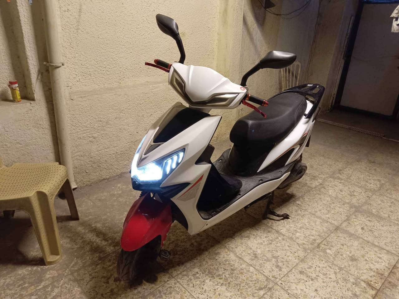 الشكل الحديث 

لد امامي خلفي 

لايت عالي و ناصي 

تاير ماكس خلفي جديد

مثبت سرعه 

3 سرعات سريعه جدا

6 بطاريات 72V 20A

بريكات هايدروليك

قفل ستيرن 

نظام انذار للامان

سويج و بصمه ( تشغيل  و فتح و قفل )

ستان تعليك و ستان صفح 

بطاريات فول تمشيك 50 كيلو ب شحنه وحده 

ولقران الدراجه نظافتها 100% مصار شهر من ماخذها و ما مقصره وياي معتني بيها لابعد حد لا اعطال لا مشاكل ولا ايشي بس محتاج فلوس الله شاهد نظيفه و وياك عمر مو شهر او ثنين .

السعر 650,000
المكان البياع الشرطه الرابعه 

*********** بغداد, العراق
