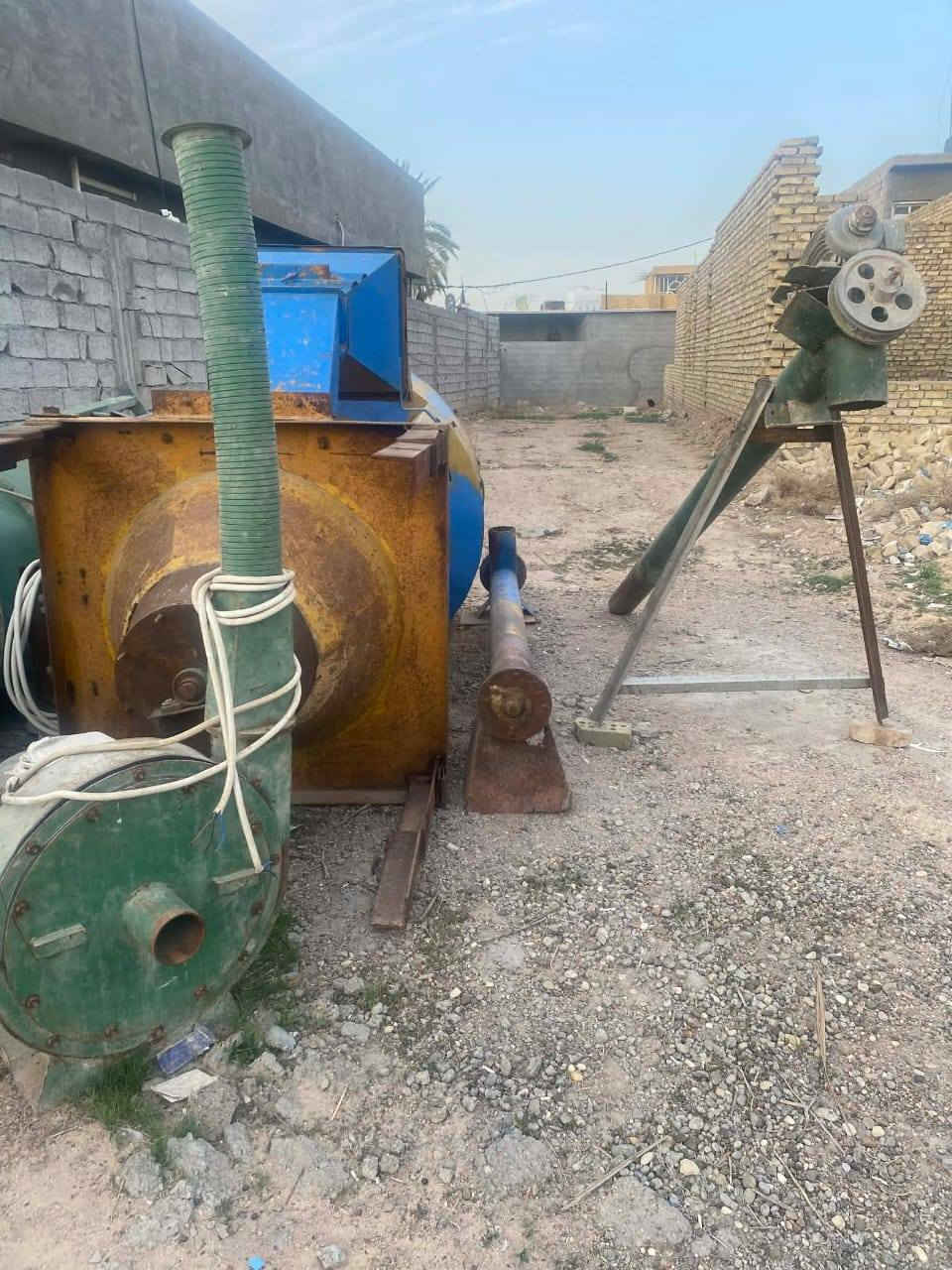 السلام عليكم مجرشه العدد 2 الحجم وحده طنين وثانيه طن ونص مثل ماواضح بصوره المجارش شغاله اي ستفسار راسنه واتساب لو خاص ***********
