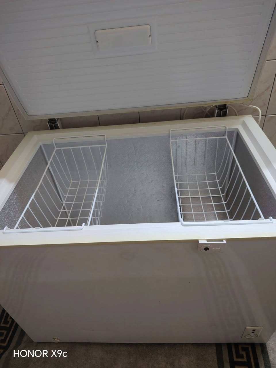 السلام عليكم ورحمة الله وبركاته
مجمده نضيفه وشغاله للبيع سعر 170 ومبرده تشتغل سرعتين سعره 70وبيه مجال


**إذا كنت صاحب هذا الإعلان وتريد حذفه لأي سبب، رجاءا أرسل رسالة إلى الدعم الفني**