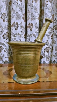 هاون للبيع قياس 18 نظيف جدا وزن حيل ثقيل سعر خاص 07765174306