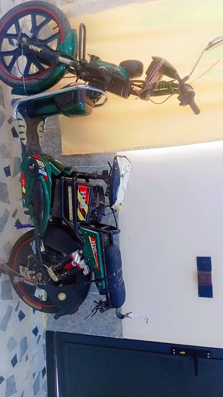 سلام عليكم يوجد بايسكل شحن
الحجم 20 
البطاريات نضيفات حيل زينات 
كهربائيات كله شقاله 
الضو زنون 
الشاشه مضلله 
السعر 200 وبي مجال حگ الجيه 
المكان كركوك الحويجة قريه حوض / 6
الاستفسار عله الرقم ‏‪***********‬
والخاص مفتوح 
وحيالله الجميع 🌹
