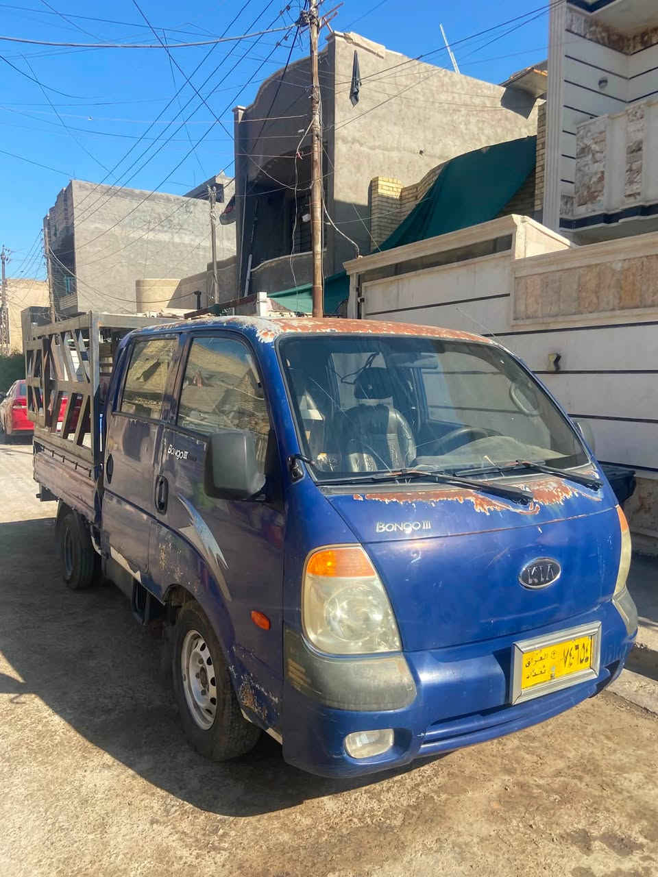 كيه بنگو دبل قماره موديل 2007 مكينتها 3000مفتوح ممشاها 160 الف
كفالة من الضربة والصبغ عدى القماره واكع صبغها ومعروف باللون الآزرك وهذا الموديل ما بيها خياس ابد بس مكان صغير گد اصبع جوه الدوسة مال باب وسبب الخياس السيارة متروكة ويرادلها شوية أدامه بأسمي ابيعلك شرط تحويل ما عليها ضرايب ولا غرامات بس غرامات تأخيرية مال تجديد السنوي المعاملة  على الشراي 
گير اكسل كفالة مكينتها بيها خيط تبخير ومعروف المفتوح دائماً بي خيط تبخير 
السعر 80بي مجال 
رقم *********** 
بغداد العبيدي
