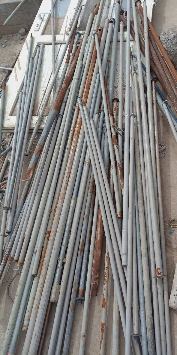 من رخصت المسؤول هاي البواري البارحة الي سالوني جثير ناس اكو الطول مترين واكو متر ابيعهن كلهن العنوان موصل جانب الايسر رقم الهاتف ***********
