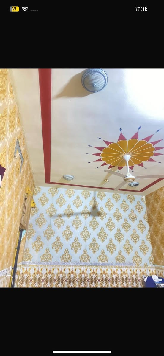السلام عليكم دار للبيع وللايجار 
دار للبيع يتكون من طابقين الطابق الاول ديوانية خارج البيت 
ومطبخ بارد وخار وغرفتين نوم وصالة ومنور 
الطابق الثاني : غرفتين وحمام وصالة . 
بيت بناء حديث . 
والبيت يحتوي على محل .
العنوان : النهروان / عالشارع العام مقابيل البانزين خانة البنص يم ابو لقاء الحداد ،بالخدمي البيت ركن . 
مساحتة: 200 متر 
_رجاءً المو شراي ليتصل 
للاستفسار : ***********
