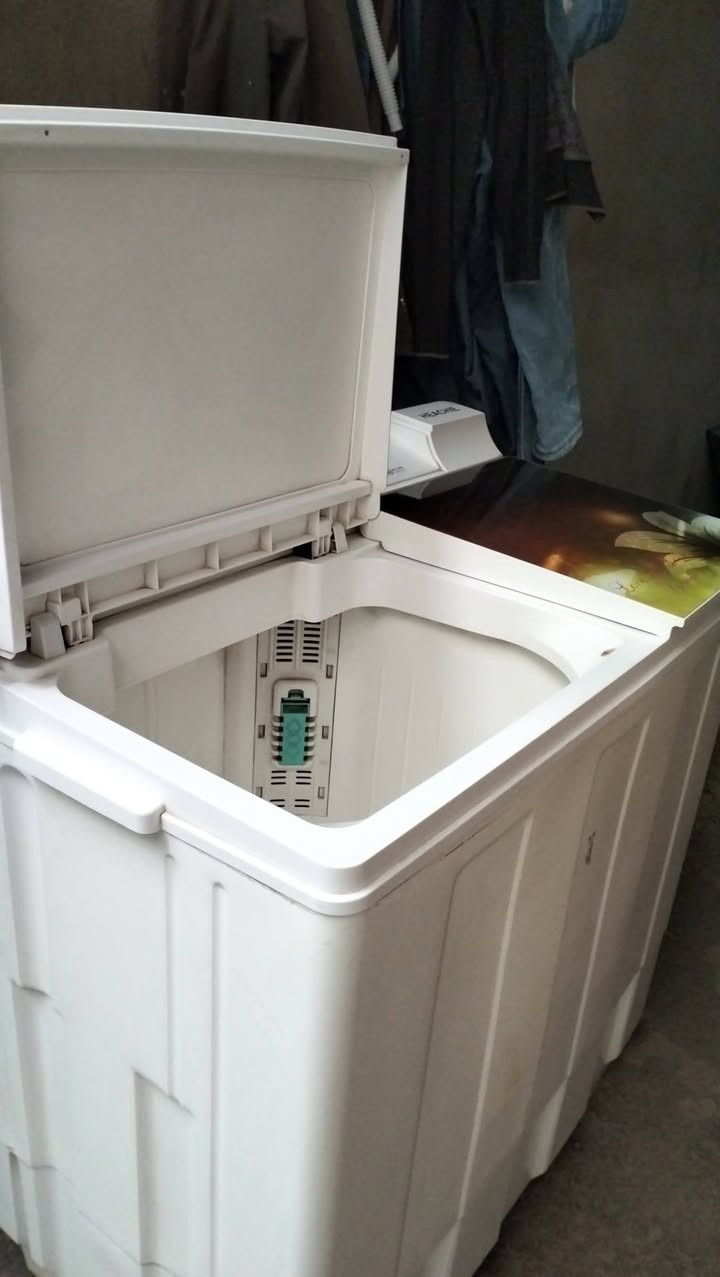 غساله للبيع ٢٥ كيلو جديده صرلها سنه عندي عصرتها عطلت وسويتها ومره الخ هم عطلت 
السعر ٤٠ الف الغسل كلشي مابي المكان حي الانتصار


**إذا كنت صاحب هذا الإعلان وتريد حذفه لأي سبب، رجاءا أرسل رسالة إلى الدعم الفني**