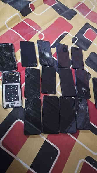 السلام عليكم اجهزه عدد 20عطلانات سعر 200الف مهتم يخابرني***********
