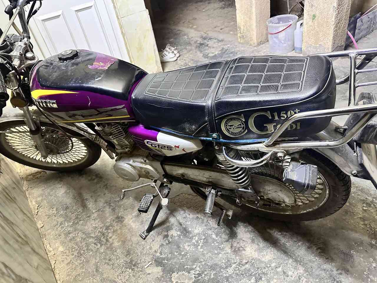 سلام عليكم ورحمة الله
سونيك ٢٤ للبيع 
***********  // مكان // بلدروز - شارع السجاد 
سعر 550 وبي مجال للشراي 

الماطور نظيف ما مفتوح على وضع البلاد من ناحية المحرك والمكينة بس اني هاملة لعدم التفرغ فقط يحتاج غسل 
النواقص الي بي اشارة صفح + الصينية موجودة بس تشدها ودشبول يشتغل بس مشكلة ظفيرة مال كهربائيات 
كابريتر جديد شديتلة غير ذني نقوصات ما بي فقط دشبول واشارة وهاي كدامكم الشكل محرك ومكينة شرط برغي واحد ما مفتوح
