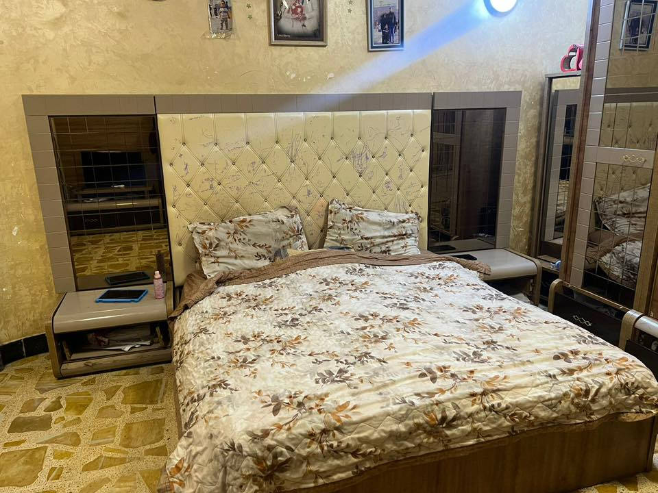 غرفه نوم تركية للبيع  
بيهه بس الجرارات تعبانه 

***********
