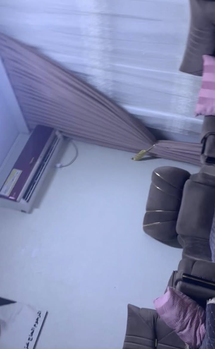 هذا البرده للبيع  تول بنص والله خيطته ب 250  الي تريده تدخلي وتتعامل وياي وتاخذه الف عافيه ماعدي مكان اخليه


**إذا كنت صاحب هذا الإعلان وتريد حذفه لأي سبب، رجاءا أرسل رسالة إلى الدعم الفني**