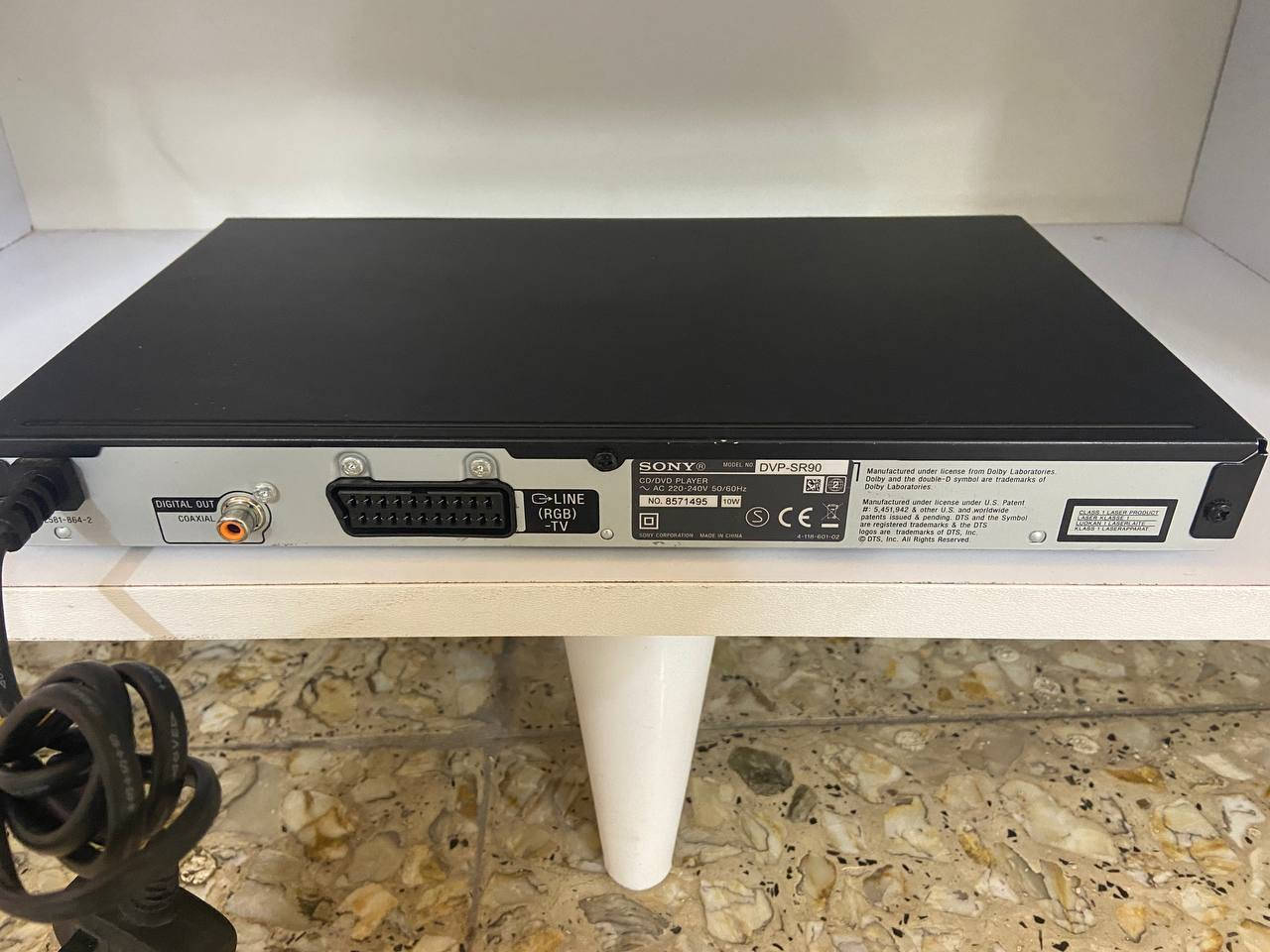 DVD Sony .
شغال شرط الفحص . 
سعر القطعة : 6,000 دينار . 
متوفر توصيل .


**إذا كنت صاحب هذا الإعلان وتريد حذفه لأي سبب، رجاءا أرسل رسالة إلى الدعم الفني**