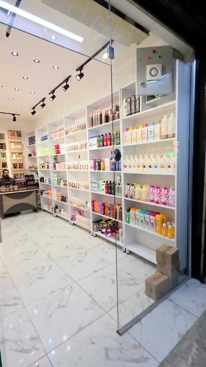 اللهم صل على محمد وال محمد
اليوم اخواني وحزام ظهري صلاح الرويشدي و احمد الرويشدي بعد التوكل على الله سبحانه افتتحوا محل كوزمتك #أليزا 
طبعا مكانه كولش راقي في شارع السكة مقابيل جامع الهادي مجاور عيادة الدكتور يعرب للسونار
كل شي اصلي ودرجة اولى متوفر
من عطور من اصباغ شعر وكل شي راقي متوفر يمهم
وطبعا مينسوكم بالعروض بمناسبة الافتتاح الجديد

يارب كل التوفيق
اعلان مدفوع الثمن بإستكان شاي 😁😅


**إذا كنت صاحب هذا الإعلان وتريد حذفه لأي سبب، رجاءا أرسل رسالة إلى الدعم الفني**