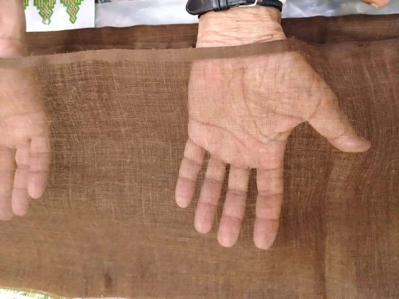 سلام عليكم عباء خاچيه غزل يدوي خالص الوزن 160صافي السعر اربع ملاين ونص وبيه مجال الا ستفسار بهذا الرقم  ***********

