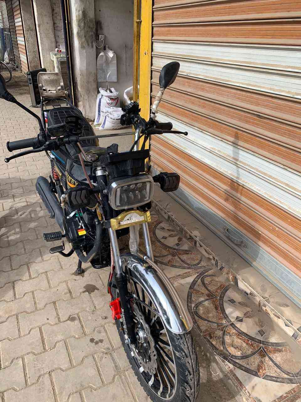 السلام عليكم
ماطور سافين موديل 25 ماطور جديد بعدو على وضع الشركه ماشي 800 كيلو فقط سعر 775 وبي مجال للطيبين موجود خاص وهذا رقمي ***********
