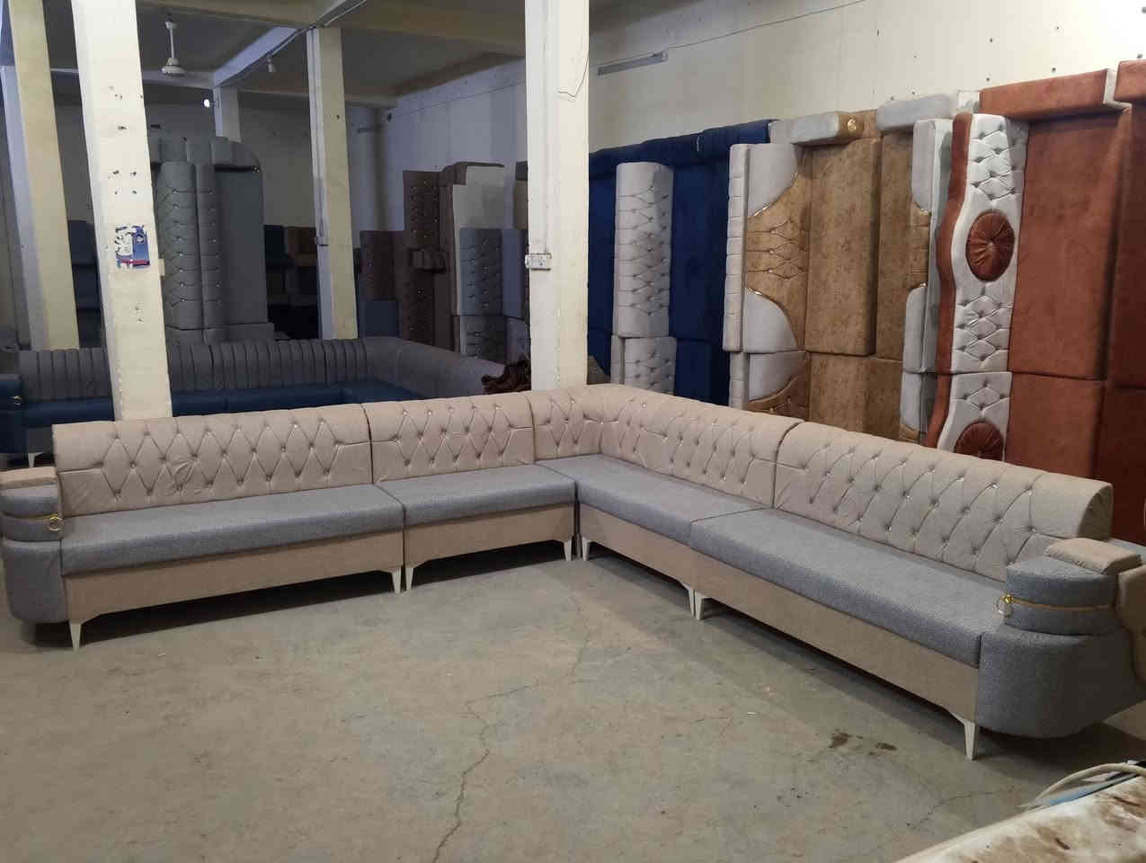 تخفيضاات تخفيضاات عروض راس السنة بس يمنه #ديوان تركي شغل تسكام بلوك اسود+ سفنج مميز متوفر جميع القياسات وسعر ديوان 11 مقعد من 400 إلى 360 الف صار
متوفر قياس 8ب4 و 7ب4 و6ب4 
#صويرة تقاطع حي زهور سبيس #معرض الجوهرة ***********...***********
